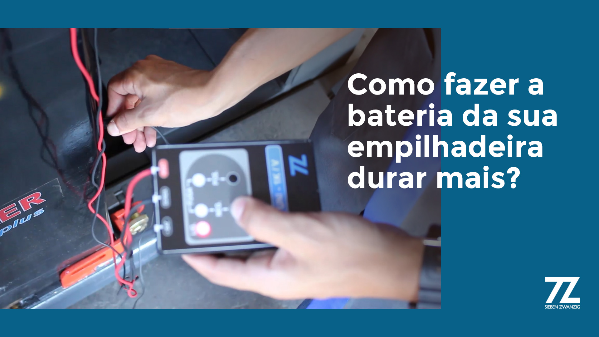 Pessoa usando o IBI-UNI para avaliar uma bateria de empilhadeira, com o seguinte texto ao lado: Como fazer a bateria da sua empilhadeira durar mais?